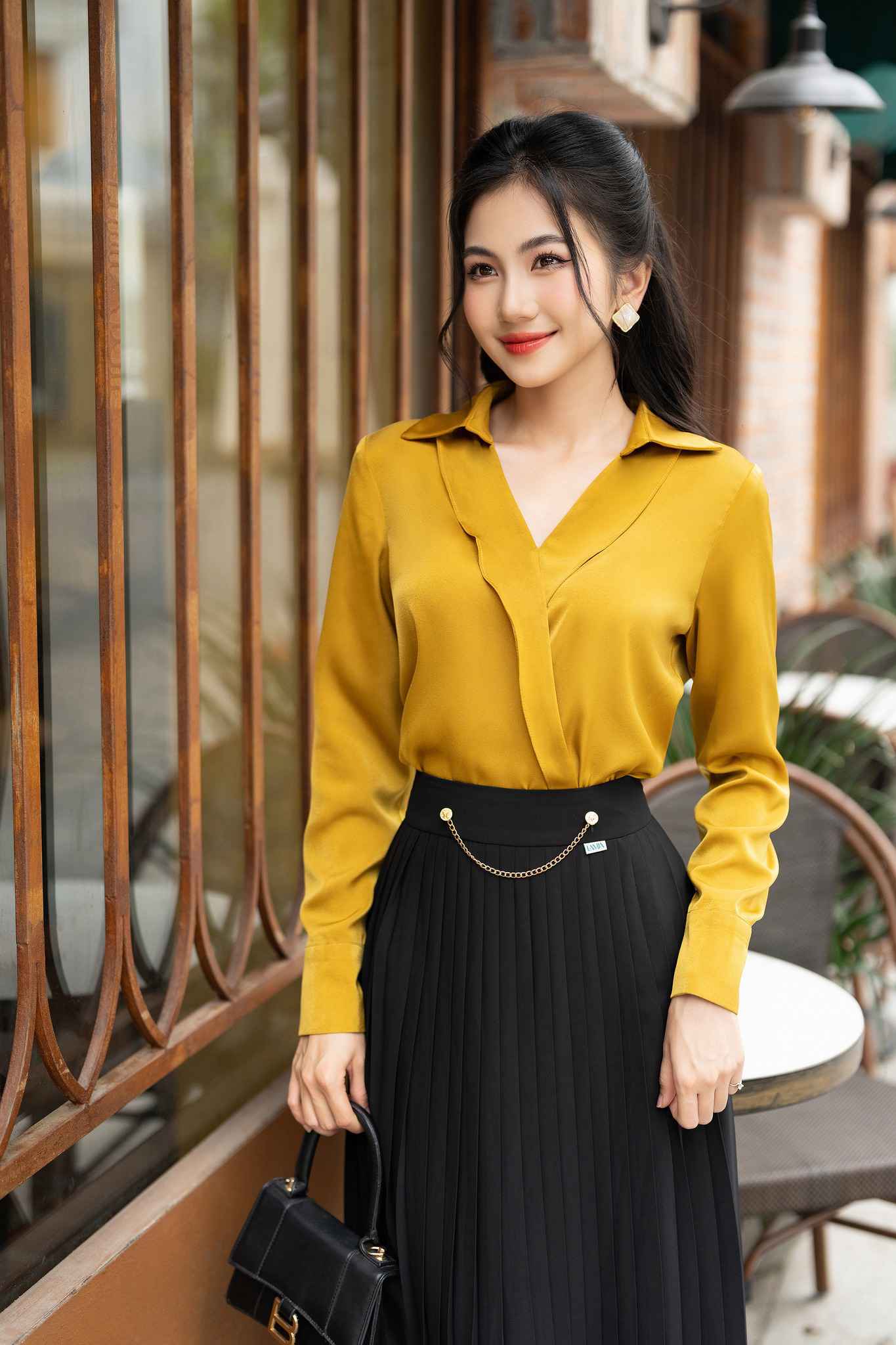 30 mẫu áo kiểu nữ đẹp giúp nàng phối đồ chuẩn fashionista