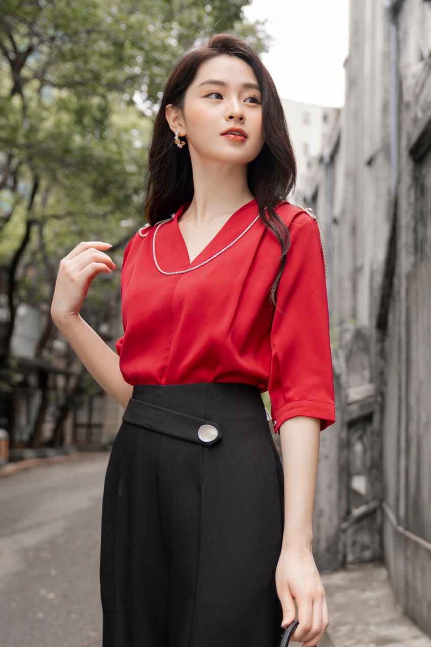 30 mẫu áo kiểu nữ đẹp giúp nàng phối đồ chuẩn fashionista