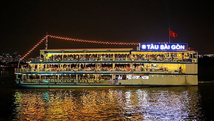 Tourist Trên Sông Sài Gòn