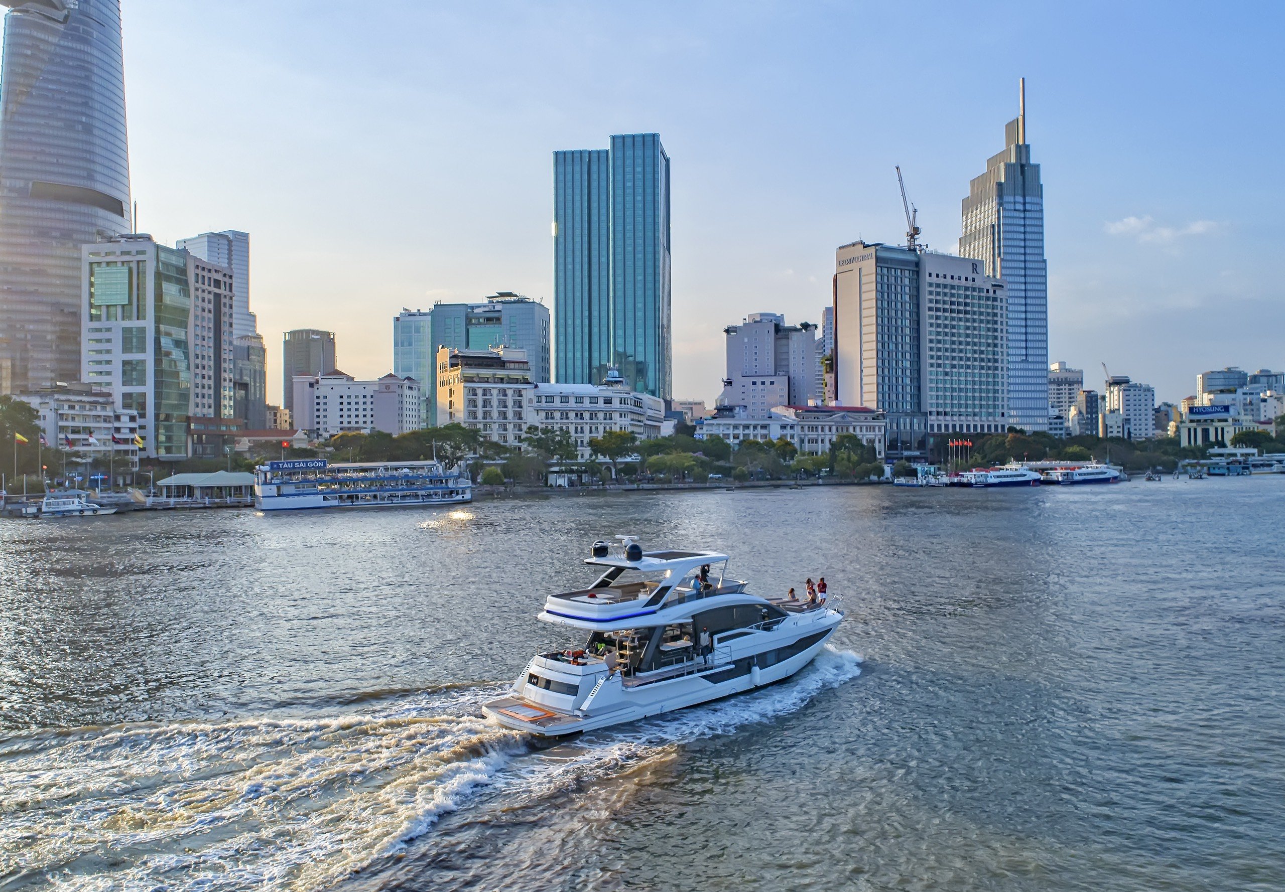 Tourist Trên Sông Sài Gòn