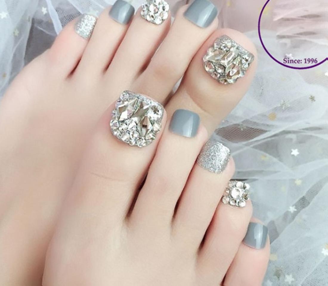 Những mẫu nail chân đẹp đơn giản nhẹ nhàng dẫn đầu xu hướng năm 2024 - xuongnailhongliem